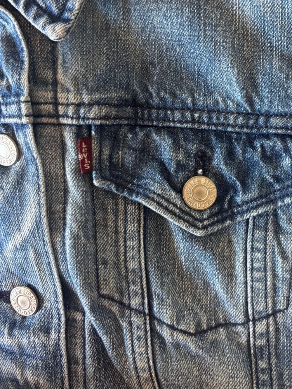 Levi's Denim Trucker Jacket (M) - Picture 4 of 5